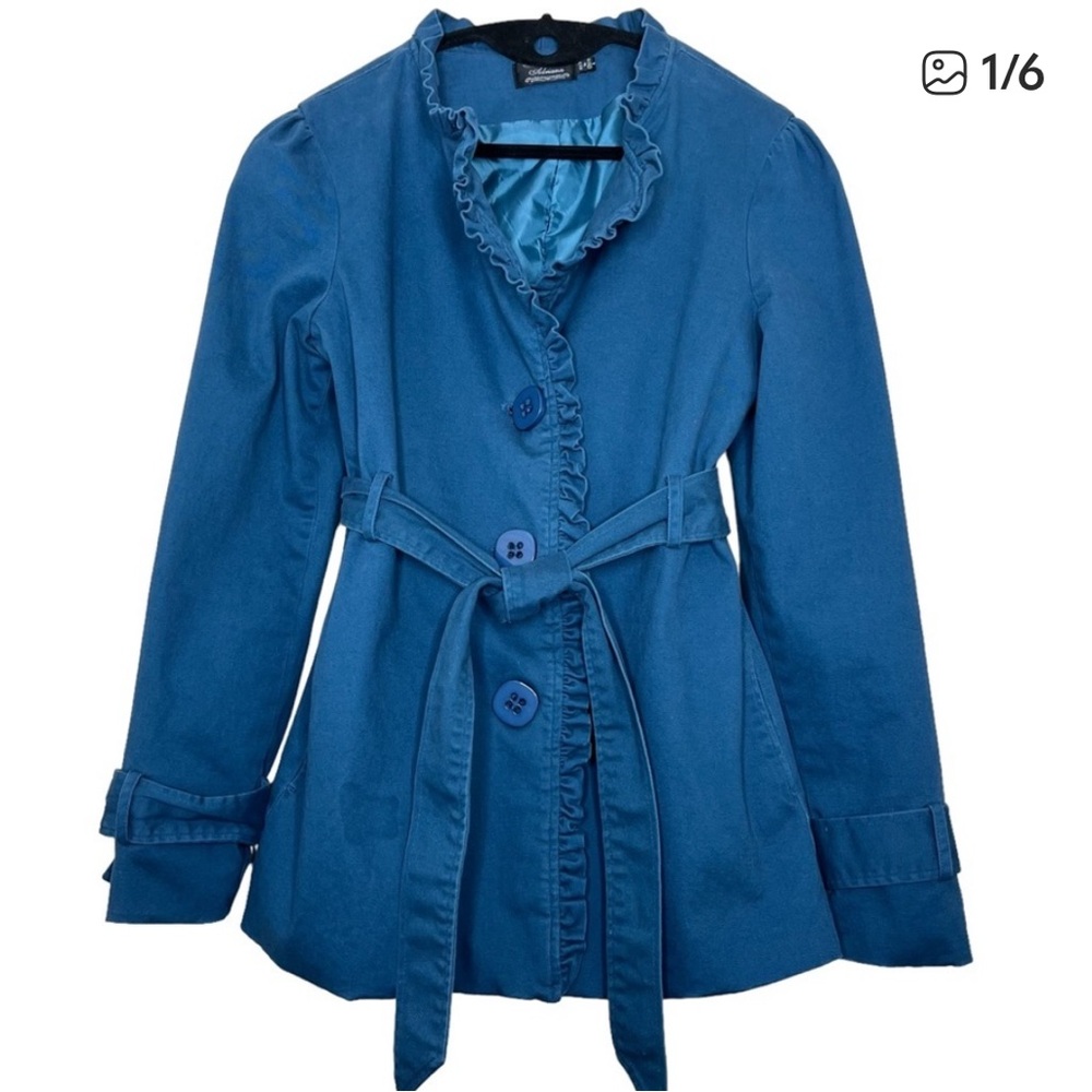 EUC- ADRIANNA -L RUFFLED BLUE ABBREVIATED TRENCH BUTTON-UP & BELT CLOSURE